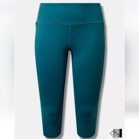 Torrid Capri Side Pocket Active Legging - Picture 5 of 5